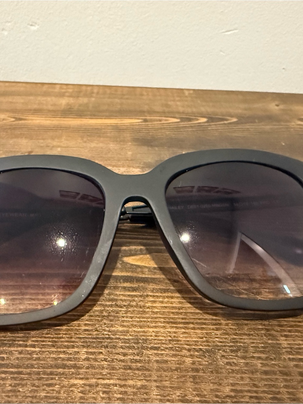 Diff Eyewear Hailey Black Oversized Cat-Eye Sunglasses - Picture 2 of 5